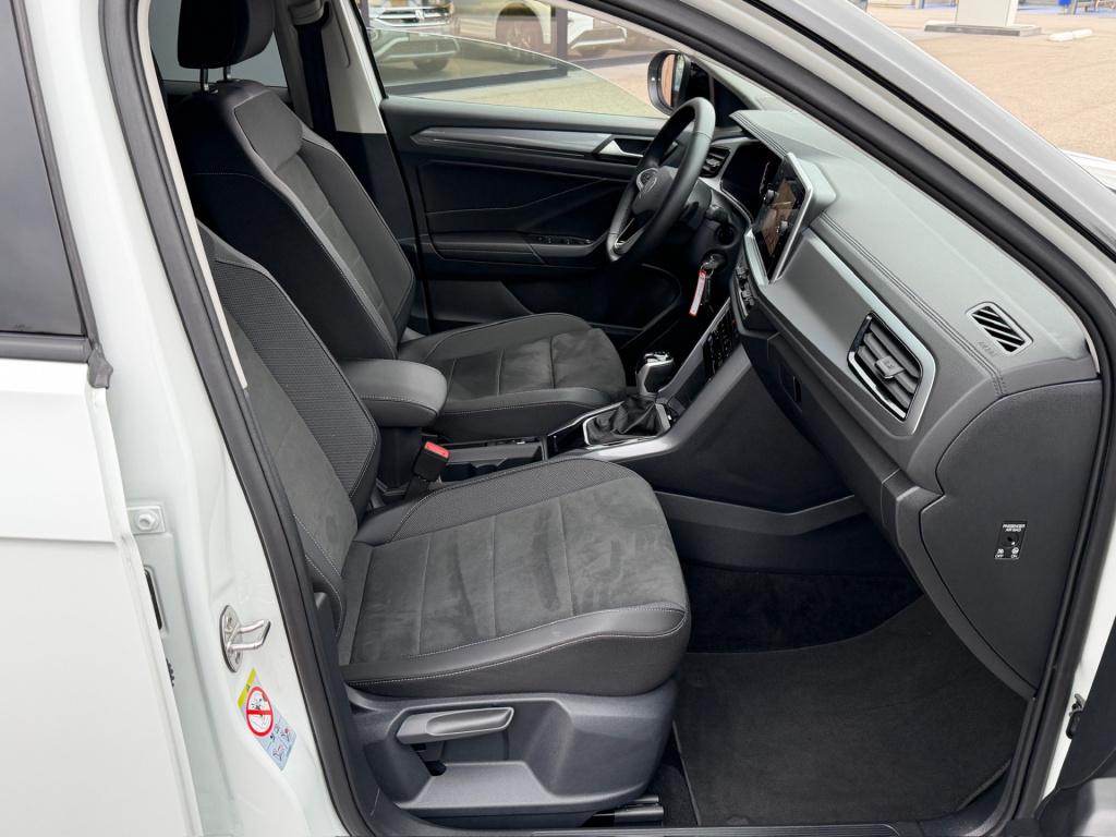 Volkswagen T-roc 1.5 tsi 150pk dsg style | trekhaak | navi | iq light | ada