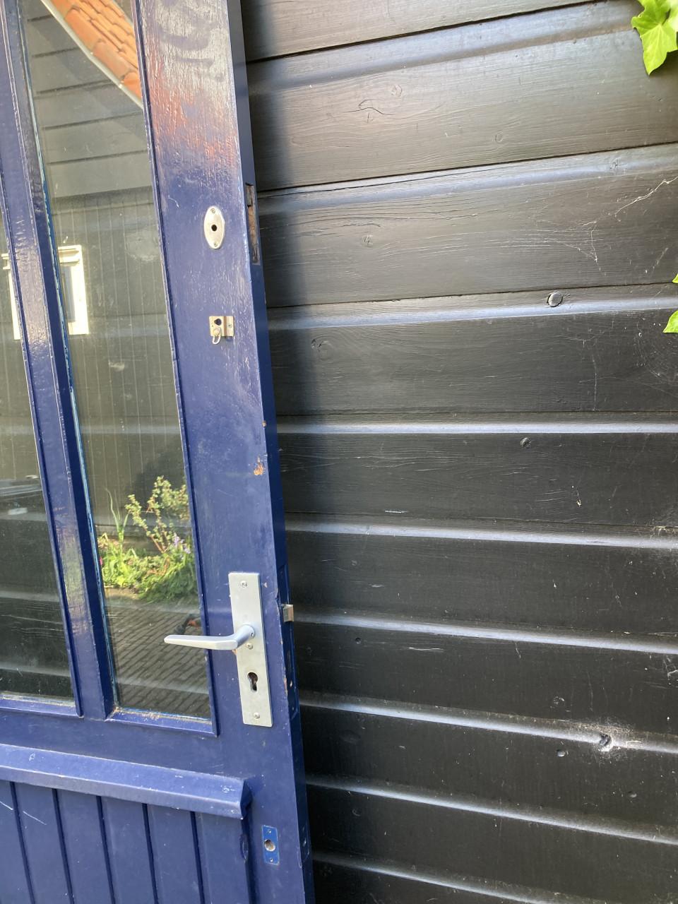 Karaktervolle houten deur — klassiek blauw — 209,5 x 96 cm