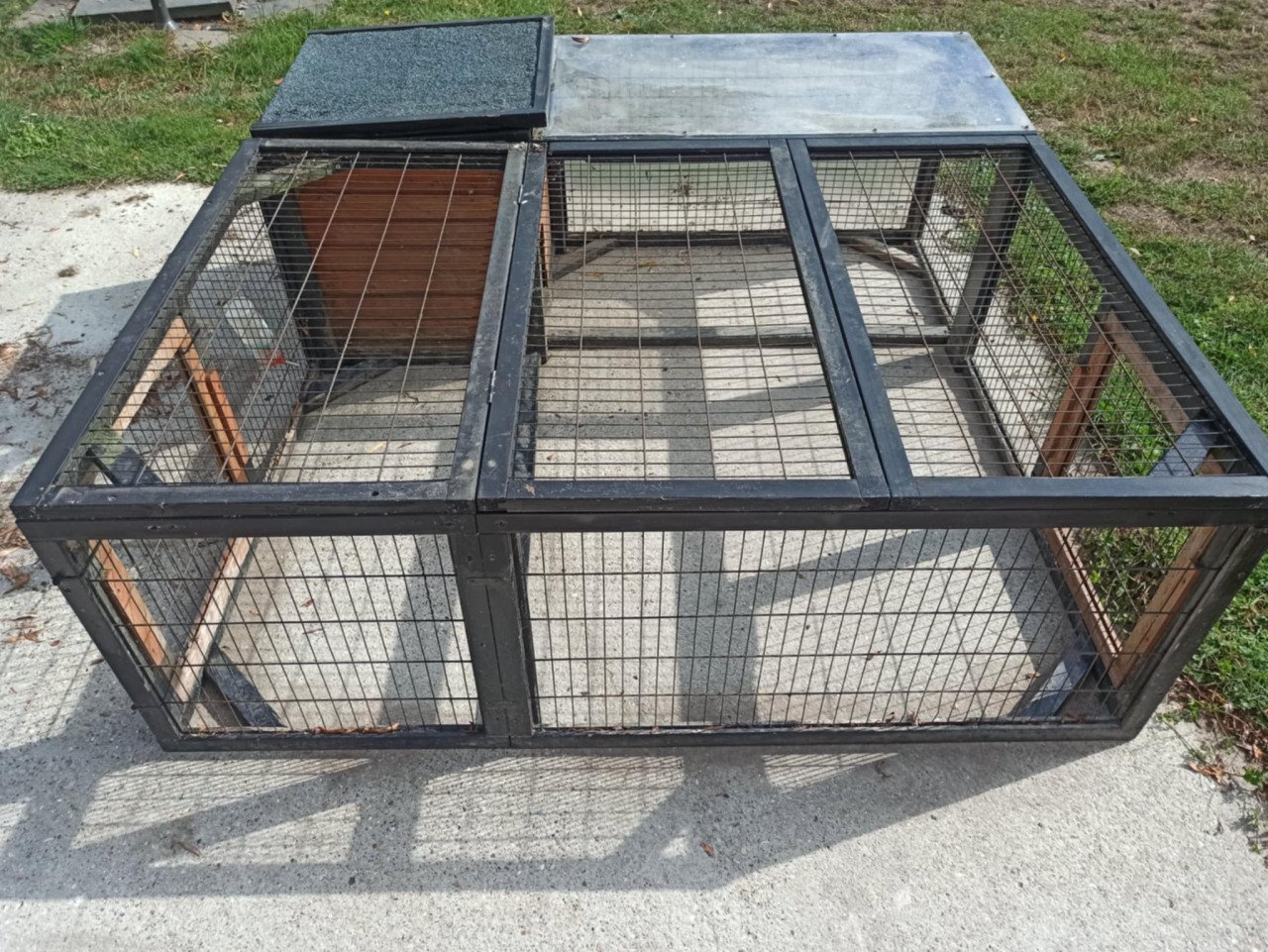 Grote konijnen ren met schuilhok en extra bijzet ren, 150 x 53 x 150 cm.