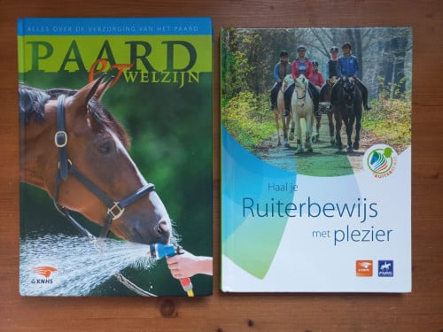 Nieuwe ruiterbewijs boeken van de KNHS