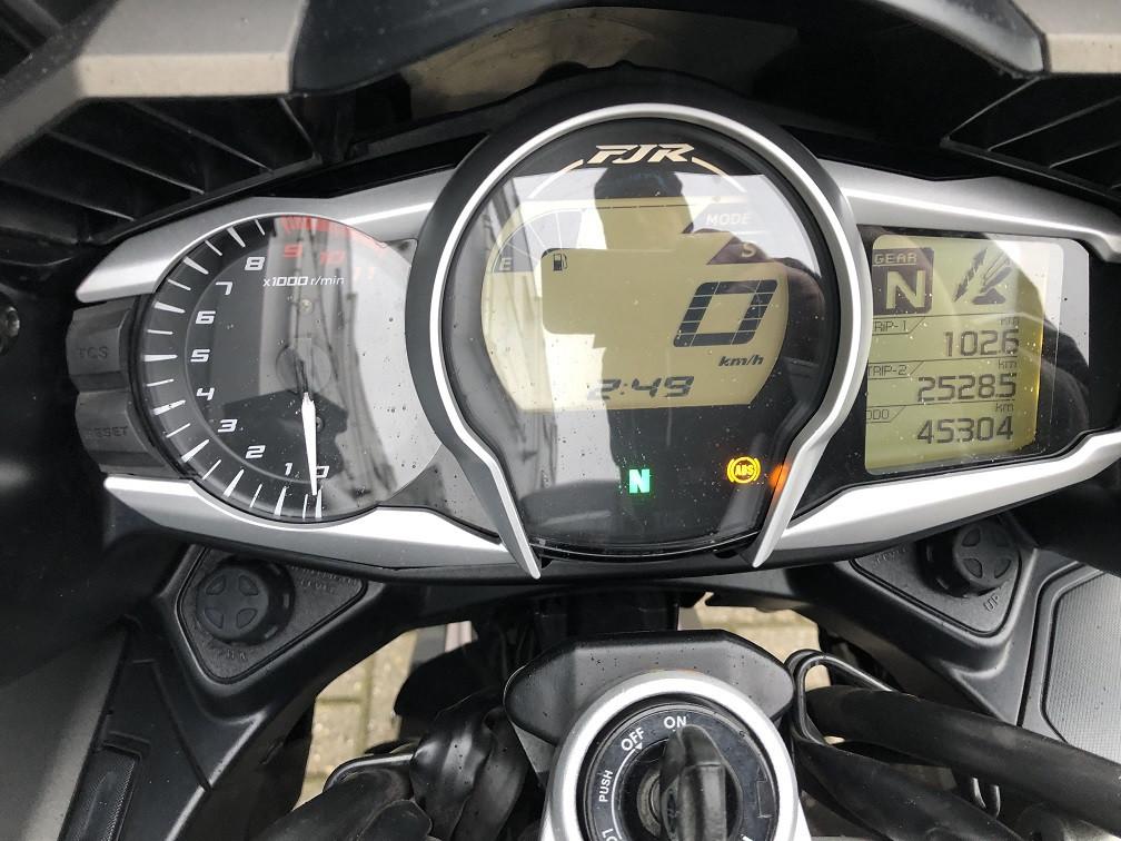 Fraaie Yamaha FJR1300 uit 2013 met 45 dkm, cruisecontrol, topkoffer €8750,-