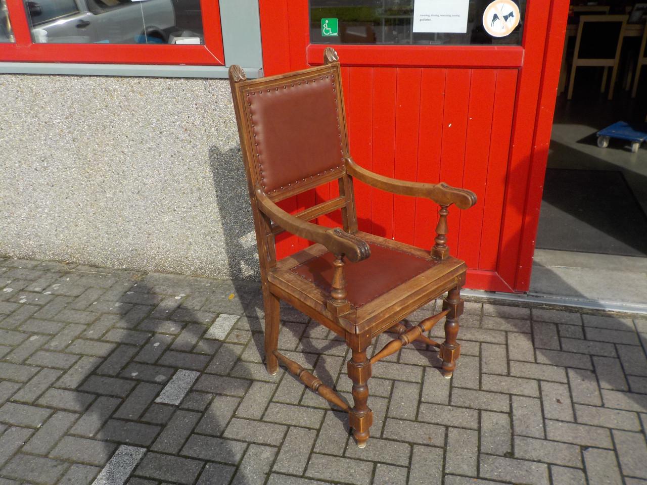 Wat ouder model maar in zeer goede staat stevige fauteuil