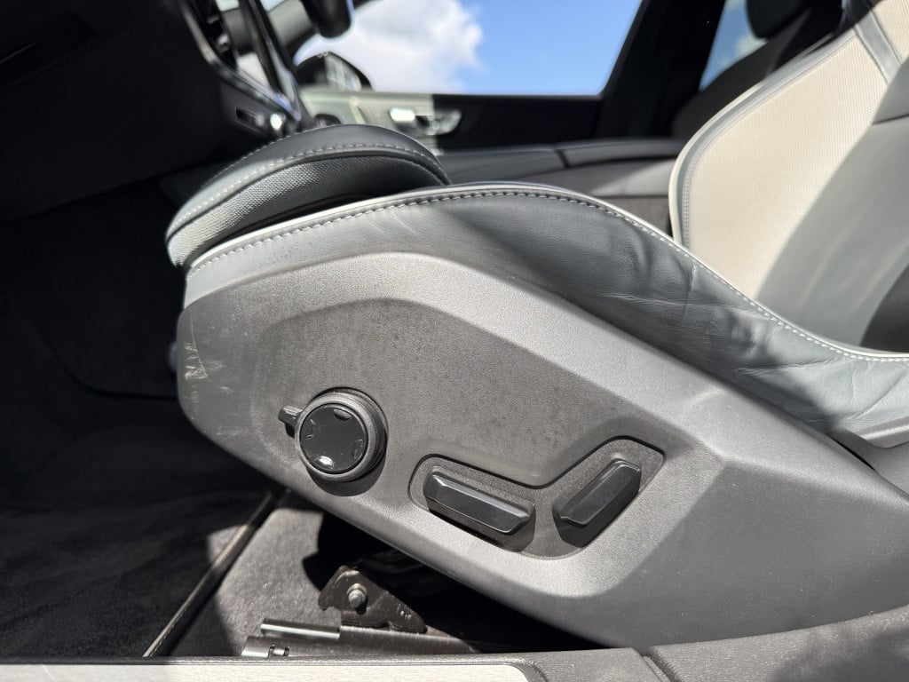 Volvo V60 t6 340pk recharge r-design| adap.cruise| trekhaak| camera| h&k s