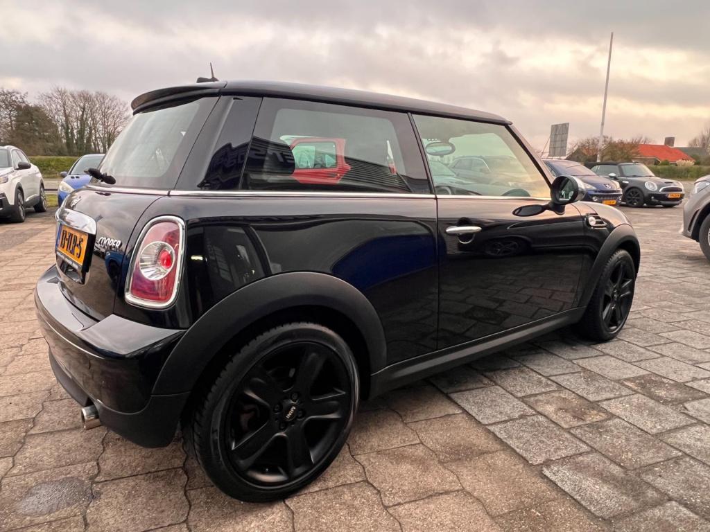 Mini Cooper mini 1.6 10 years ii, navigatie, leer, lm velgen enz...