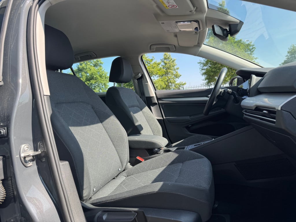 Volkswagen Golf 1.0 etsi life * camera * stoel + stuur verwarming * acc