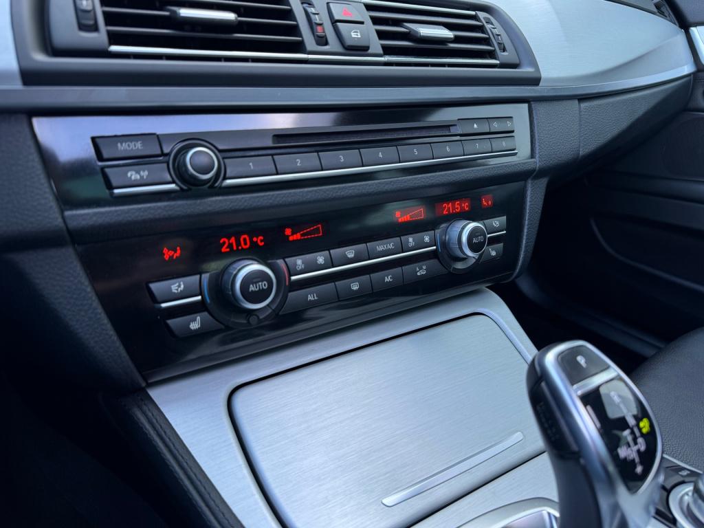 BMW 5 Serie touring 520d * leder * panoramadak * m pakket * dealer onderhou