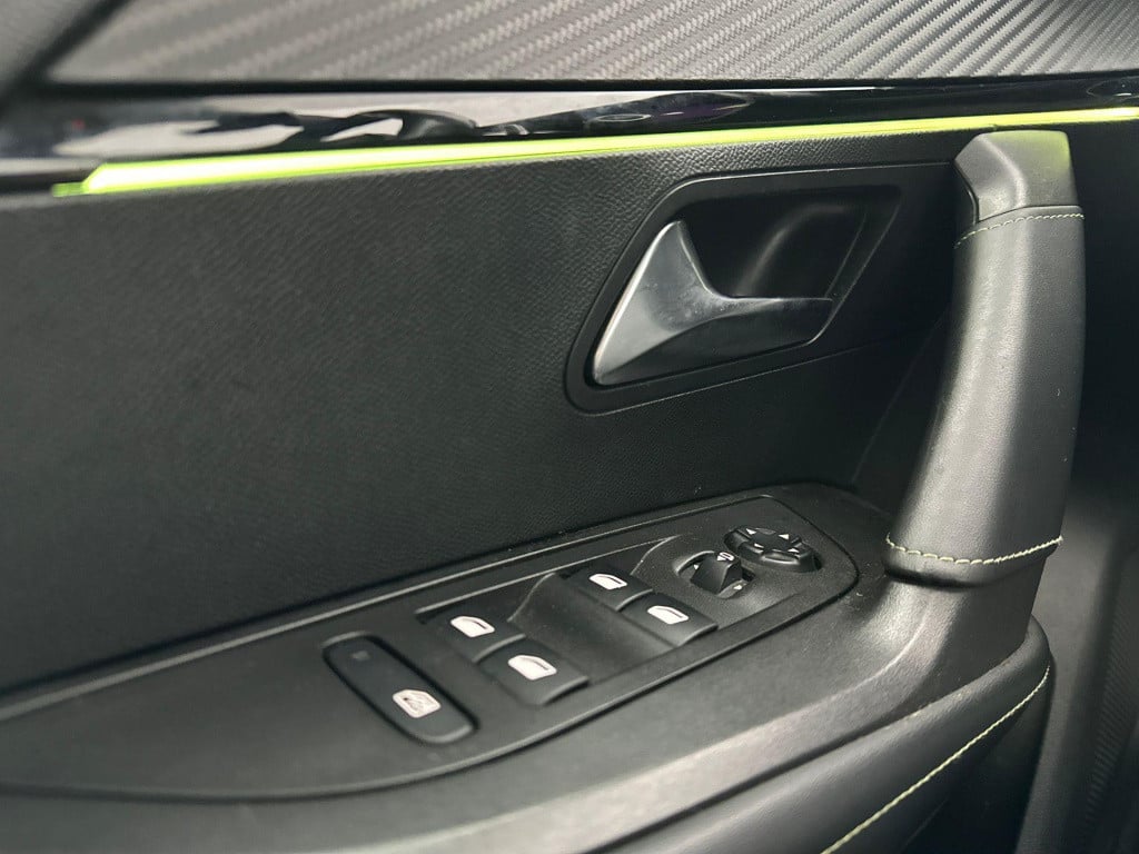Peugeot 2008 1.2 gt pack | navigatie | alcantara | panoramadak | focal hi-f