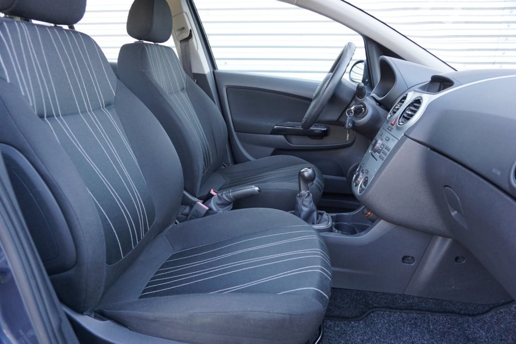 Opel Corsa 1.4-16v enjoy airco / cruise / elektr. ramen / trekhaak / nap