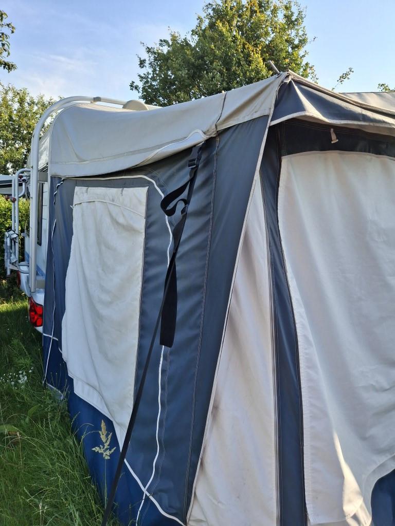 Hobby de Luxe 460 Ufe met mover