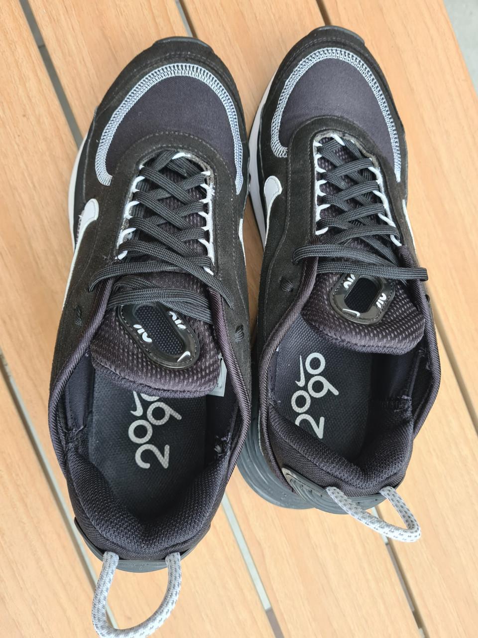 Nike Air Max 2090 maat 44.5 in NIEUWSTAAT