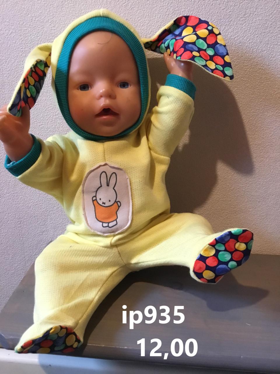 Poppenkleertjes baby born. Pyjama. Opbrengst KiKa.