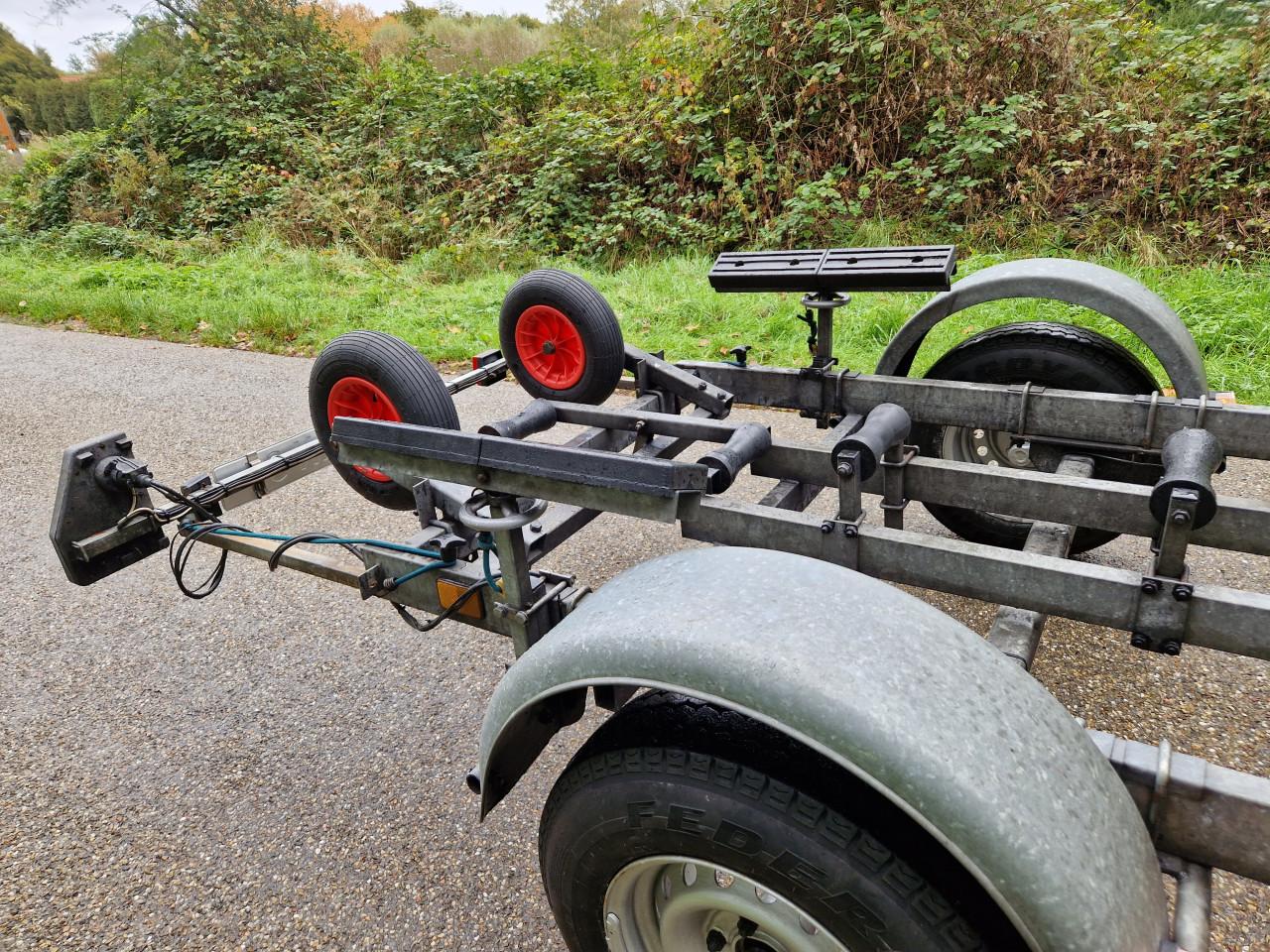 PEGA kantel trailer 750 kg in goede staat en zeer compleet
