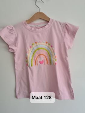 Roze shirt met leuke regenboog applicatie  Maat 128