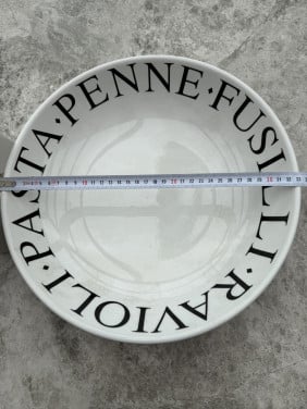 Prachtige schaal. Geen beschadigingen. Voor bv Pasta salade. 33 cm.