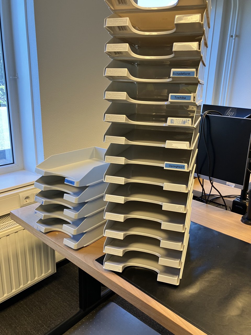 Te koop diverse grijze brievenbakjes in goede staat