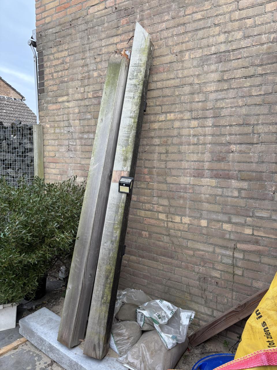 3 gebruikte Douglas palen 13,5x13,5cm l=205cm