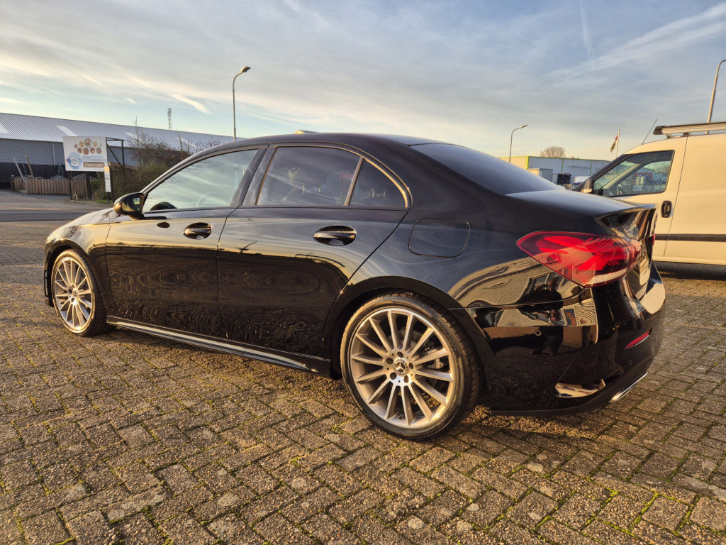 Mercedes-Benz A-Klasse 200 business solution amg