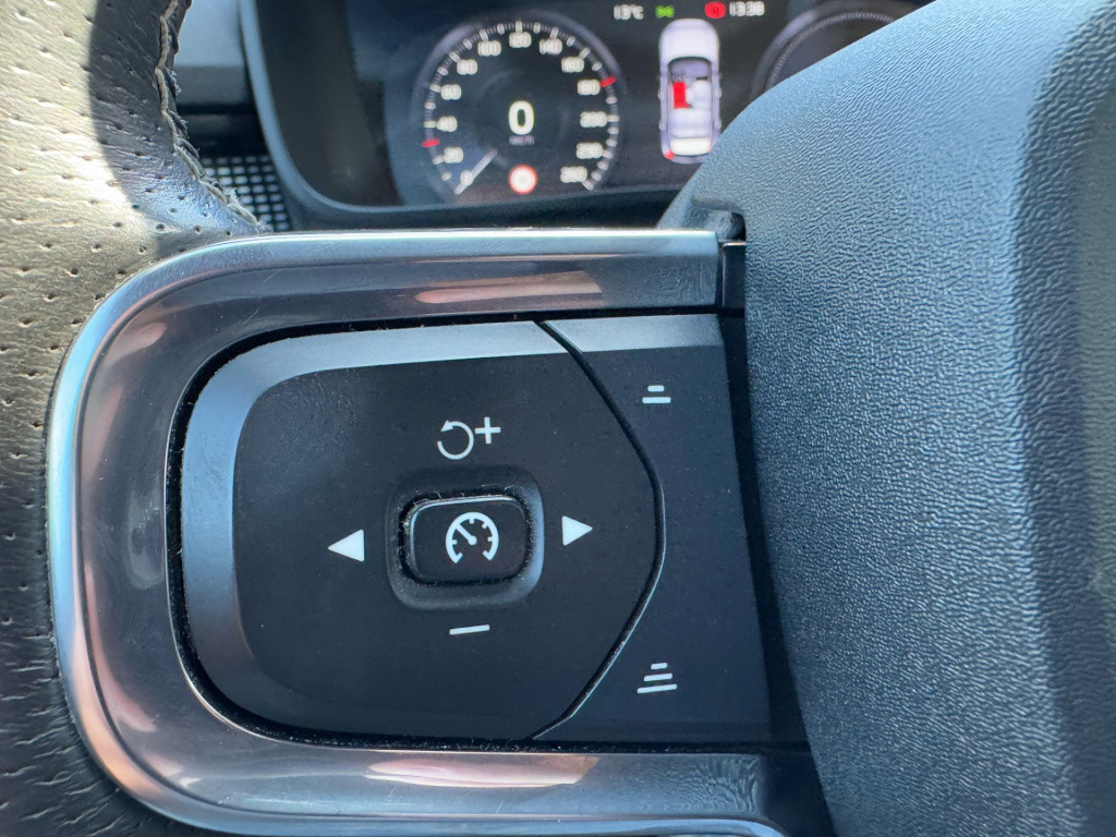 Volvo XC40 1.5 t4 recharge r-design