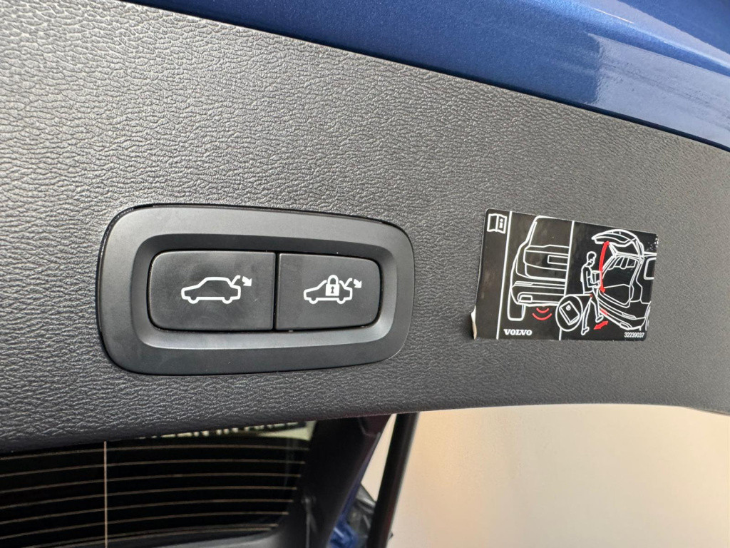Volvo XC40 1.5 t4 recharge r-design