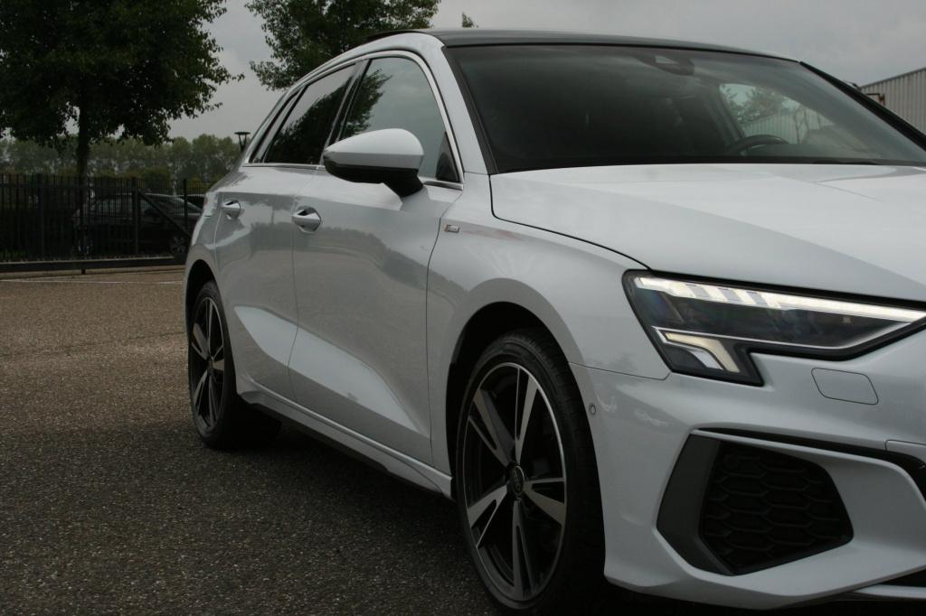Audi A3 sportback 40 tfsi e s-line / pano / leer / matrix / camera / b&o