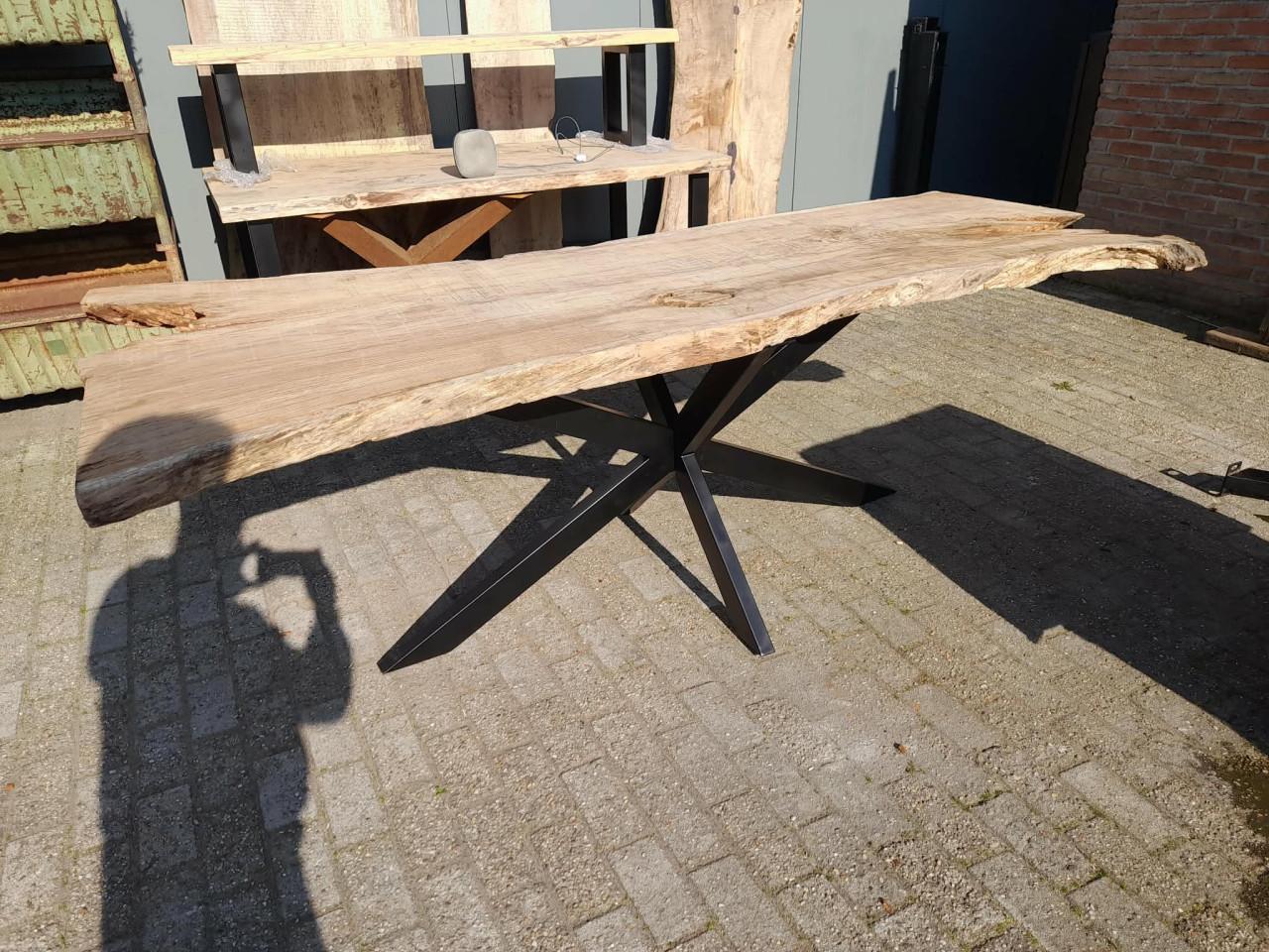 Eiken boomstamtafel / tuintafel met onderstel naar keuze 250x80