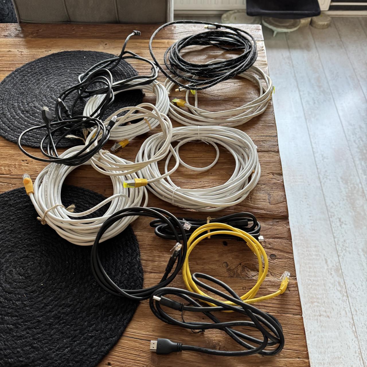 FTP en HDMI kabels en FTP verdeelboxen