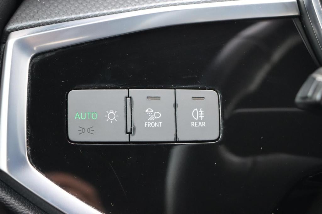 Audi Q3 45 tfsi e s edition 245pk s tronic | soh 90,3% |
