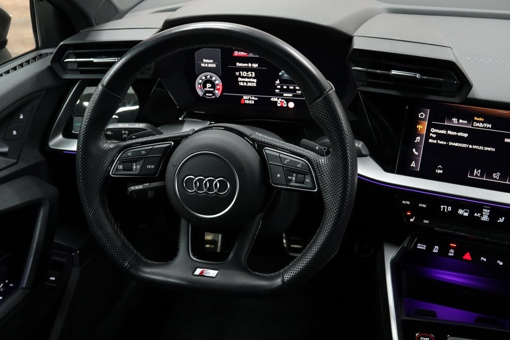 Audi A3 limousine 2.0 tfsi s3 quattro | cruise | matrix | alcantara |