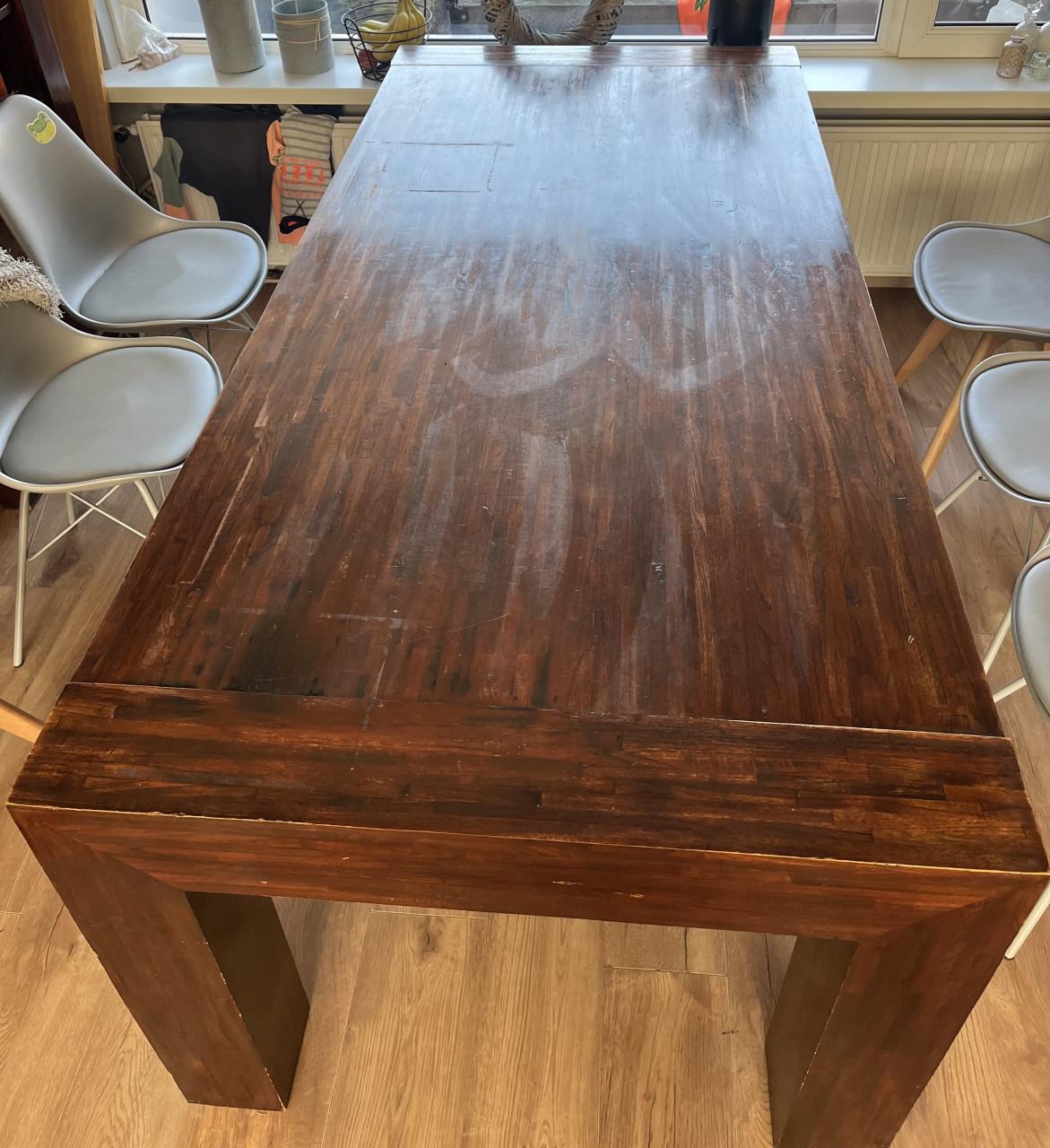 Teakhouten meubelset met gebruikerssporen