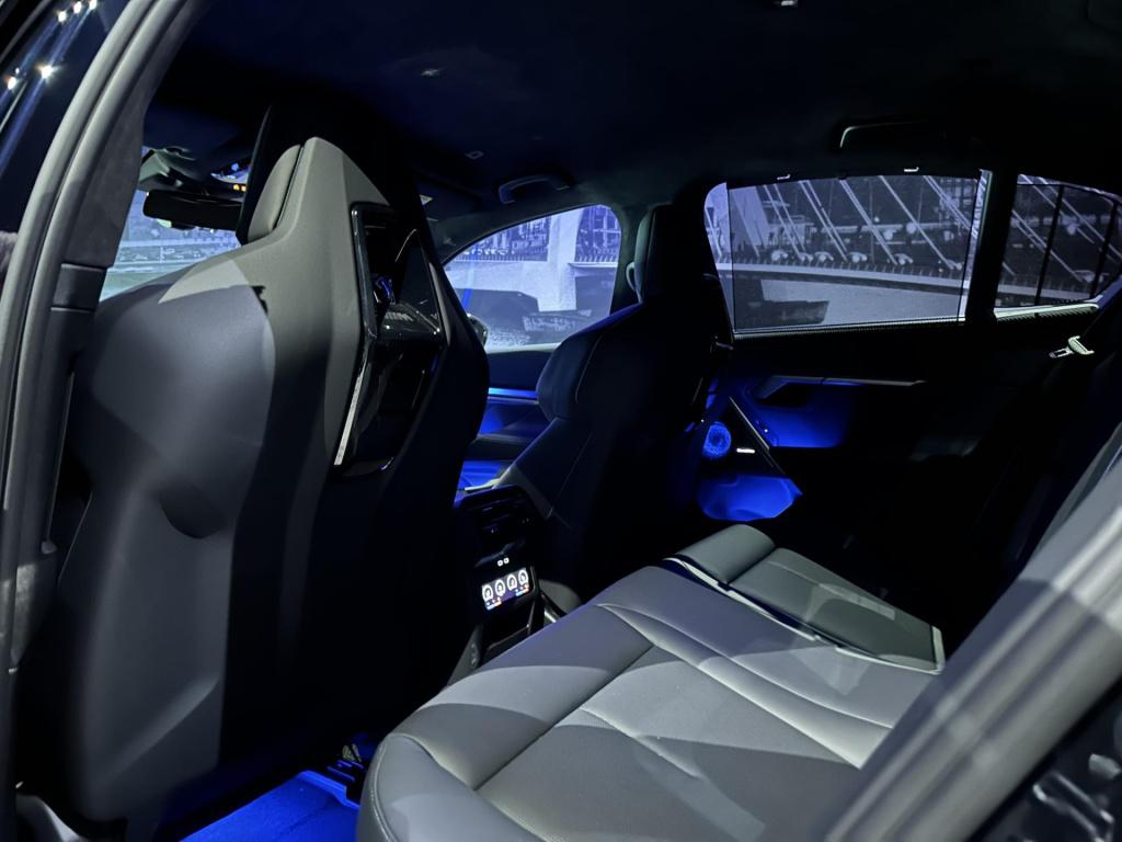 BMW M5 5-serie *limousine v8 m hybrid*carbon extr*b&w*alcantarahemel*nl-aut