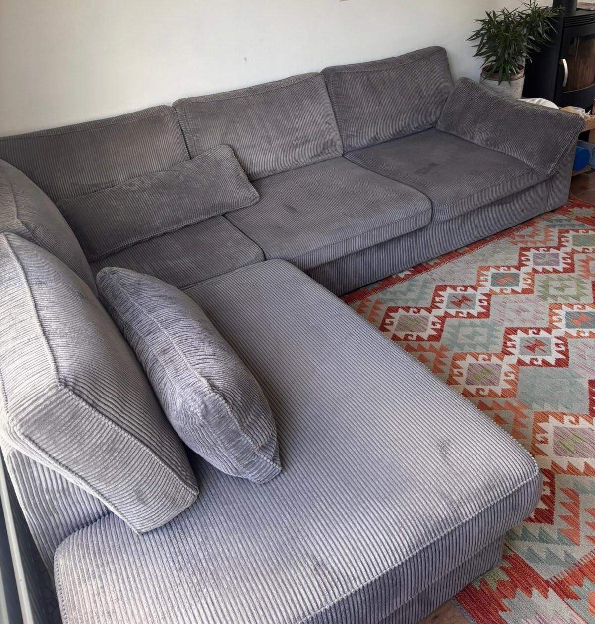 Grijze hoekbank 300 x 240 cm in goede staat