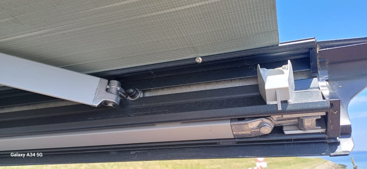 Thule Omnistor luifel 6300 incl dak adapters
