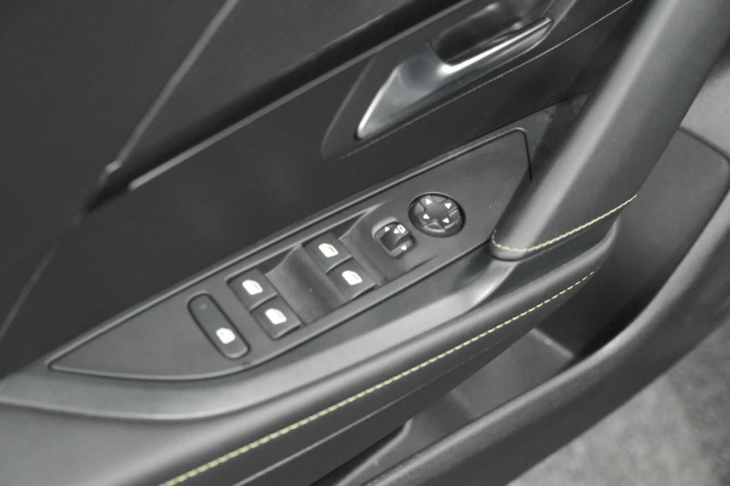 Peugeot 208 puretech 100 gt | camera | navigatie | apple carplay | parkeers