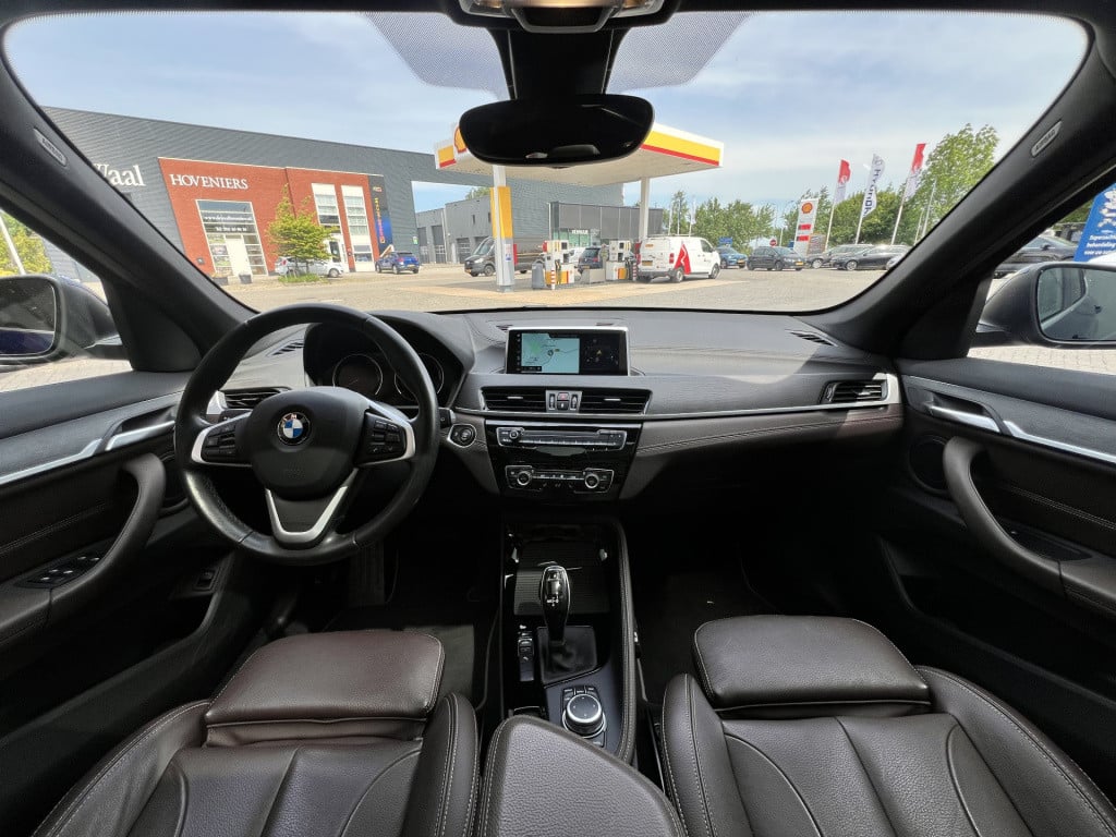 BMW X1 sdrive18i high executive - xline | leder | panorama | sportstoel | n