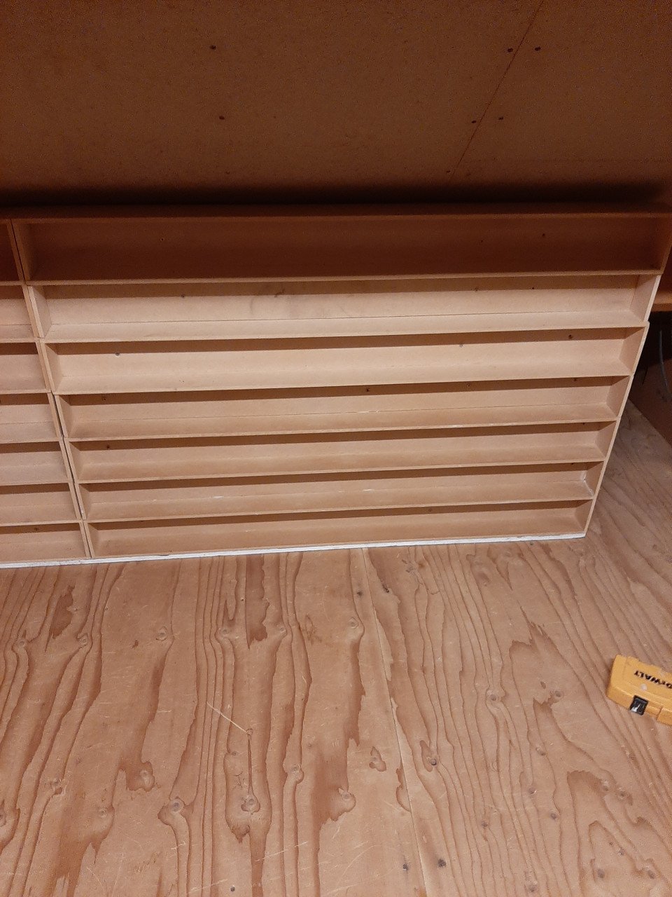 GRATIS WAND WAAR SCHAALMODDELLEN 1;50 IN STAAN VAN MDF IS GEDEMONTEERD