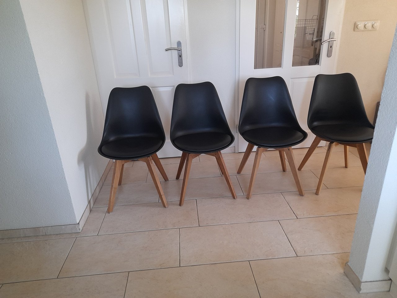 4 Leuke stoelen (in goede staat )
