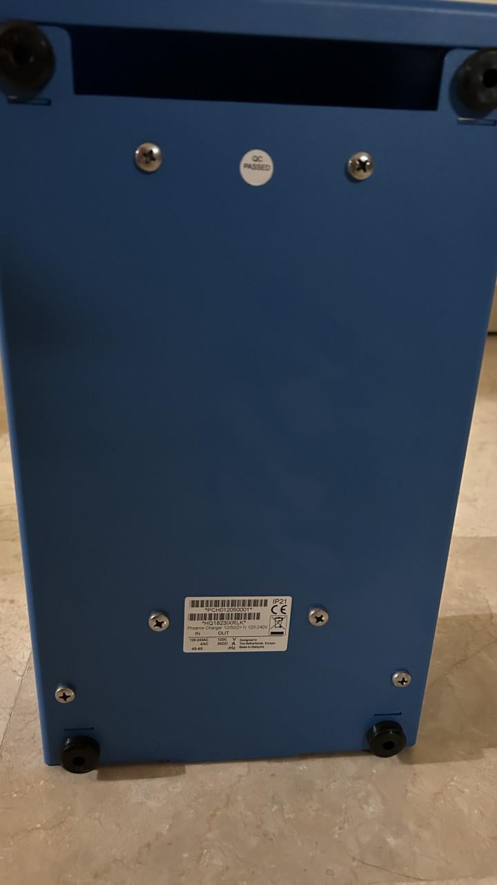 Victron Phoenix Charger 12/50 (acculader)