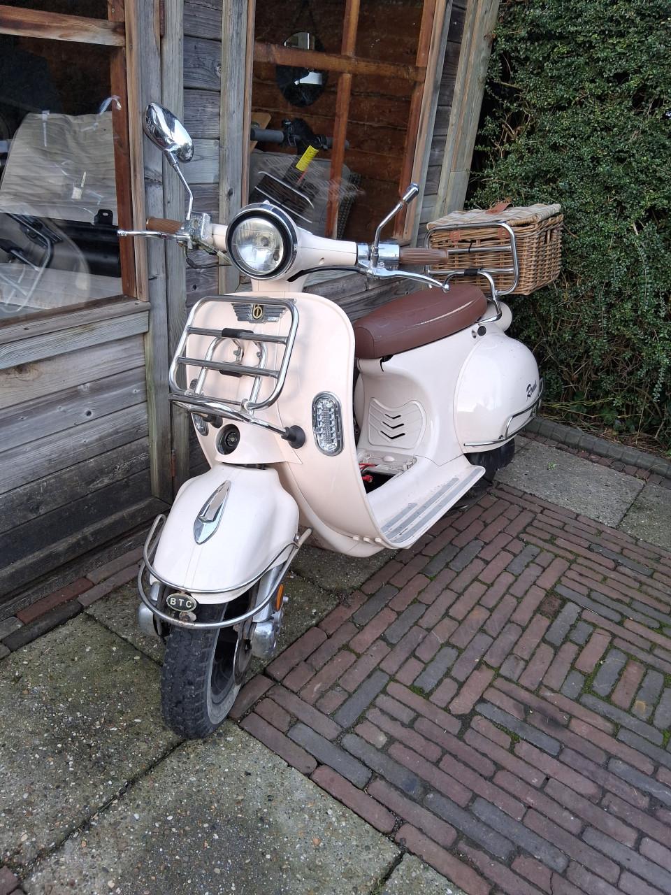 Retro scooter 5500km opknapper of voor onderdelen