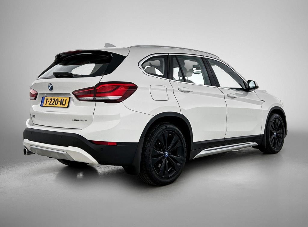 BMW X1 xdrive25e high executive | automaat | leder | parkeer sensoren | nav