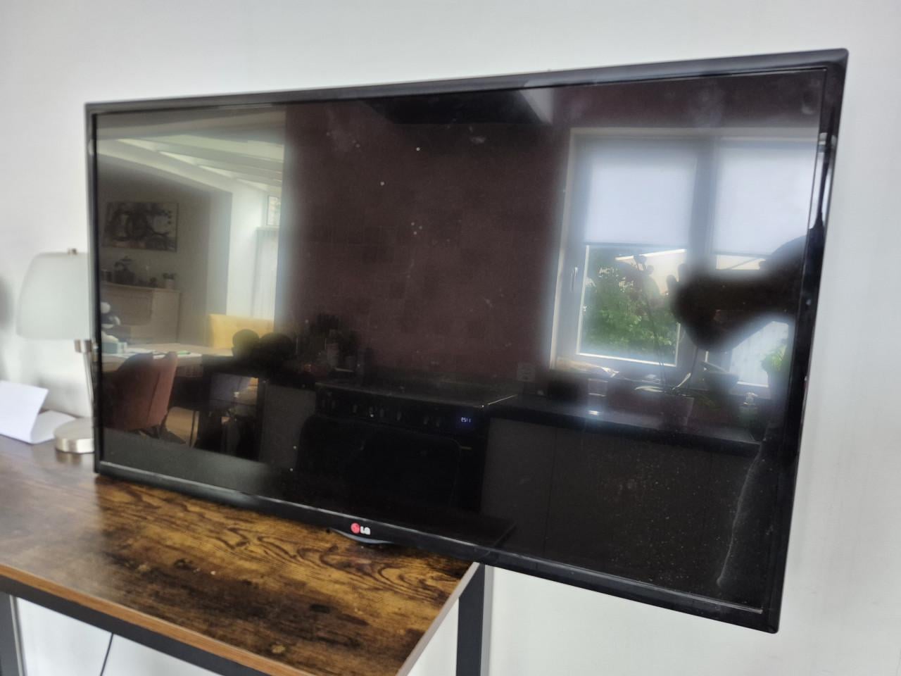 LG 42 inch smart tv