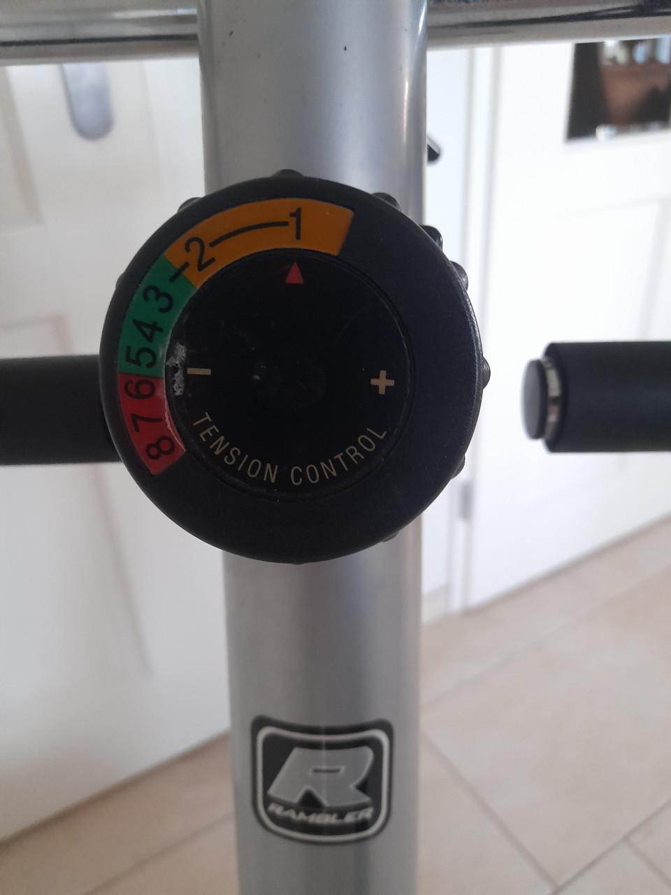 Hometrainer zonder display (in zwaarte verstelbaar) in goede staat !