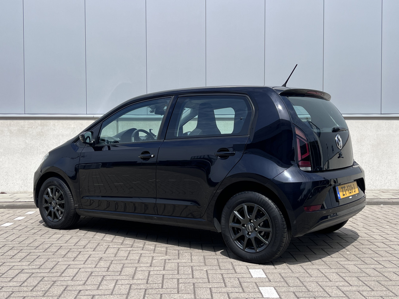 Volkswagen Up! 1.0 60pk BMT 5D 2019 Zwart