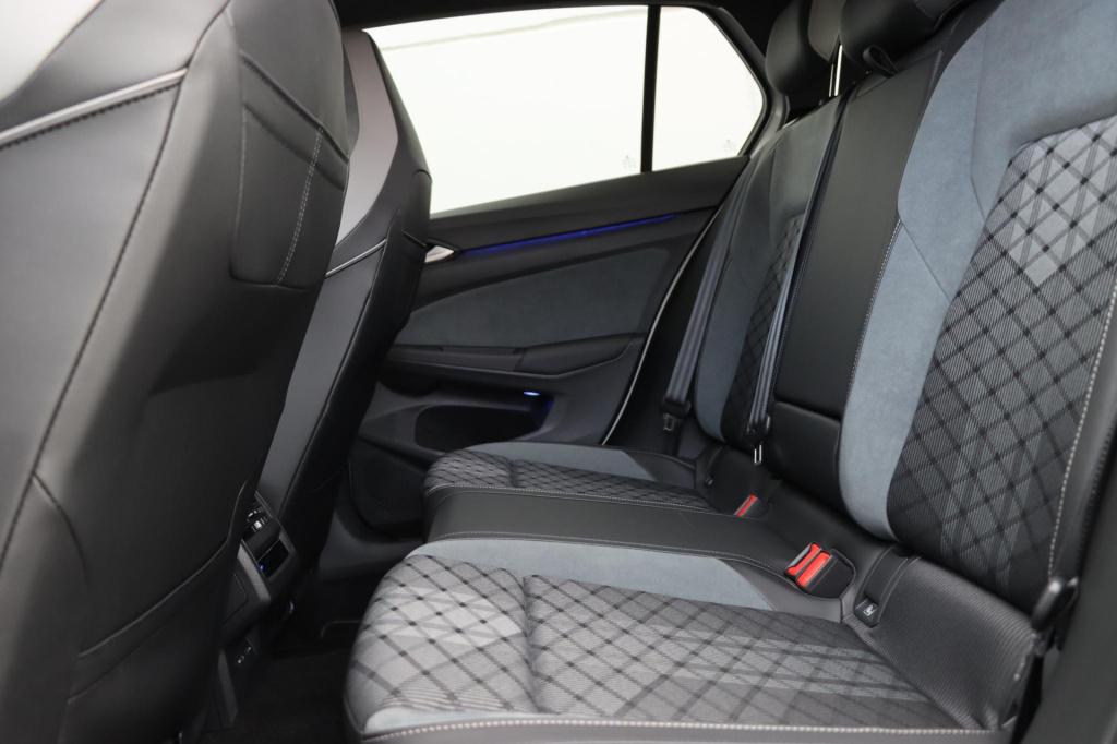 Volkswagen Golf 1.5 etsi r-line | 130pk | dsg7