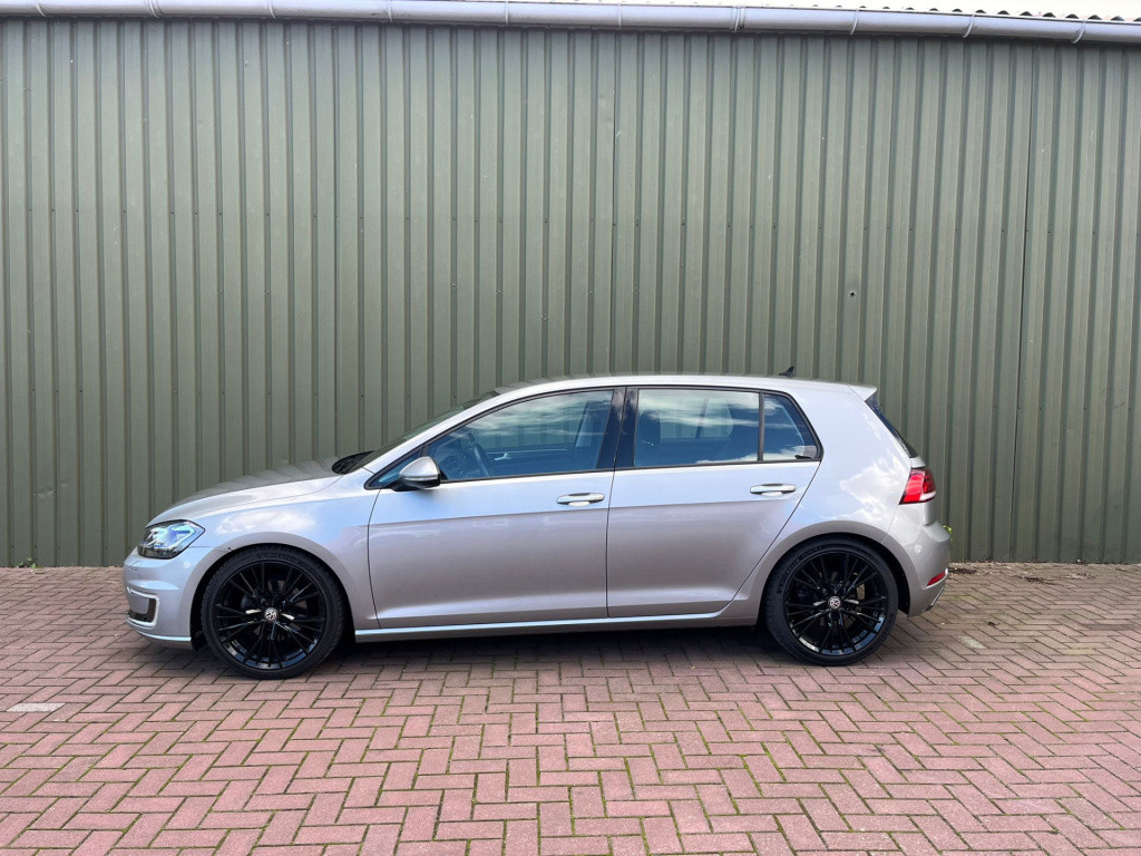 Volkswagen E-golf e-golf 136pk, virtual cockpit, apple carplay, navigatie