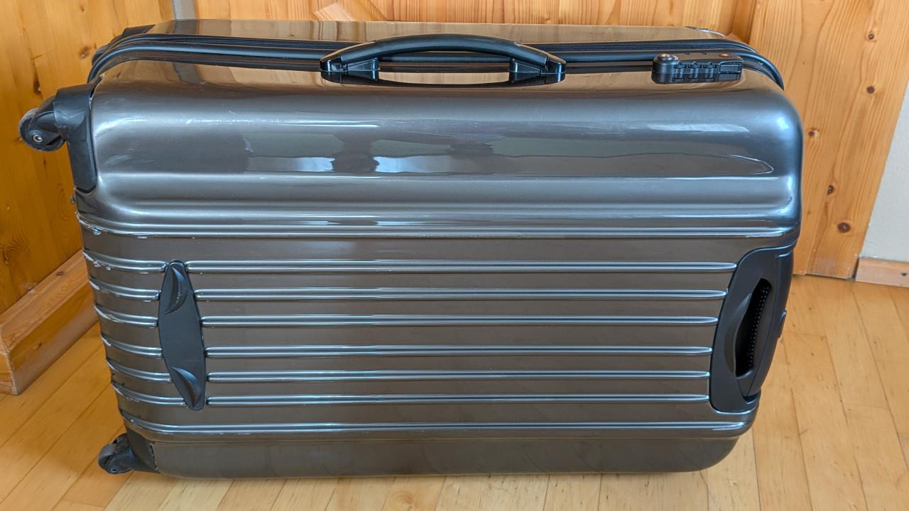 Hardcase reiskoffer-rolkoffer 74 x 48 x 26 cm. Inhoud 92 L.