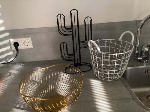 Nespresso cuphouder,fruitschaal,en draadmandje
