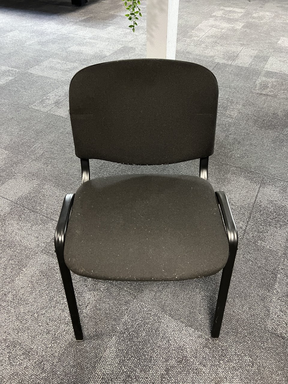 23 stalen stoelen gratis op te halen