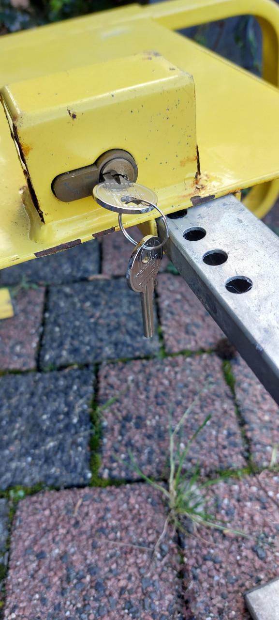 Wielklem voor een karretje of caravan.