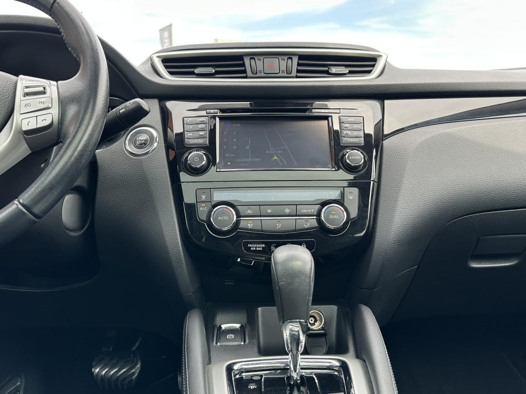 Nissan Qashqai 1.2 n-connecta | navigatie | 360° camera | trekhaak | keyles