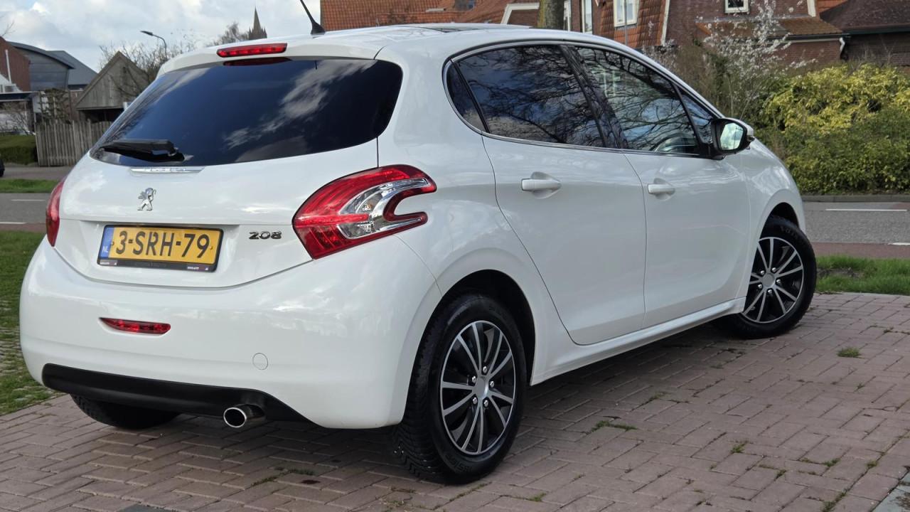Peugeot 208 1.2 VTi Allure |PANO DAK|NIEUWE APK 03/27